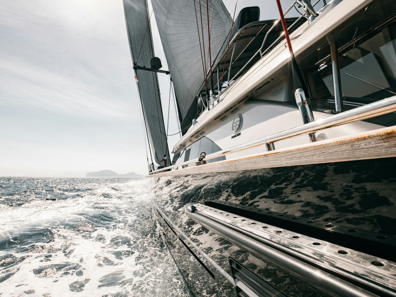 ENGINEER TALKS Ep.09: Marine Hatch Hardware Fejlanalyse: Hængsler og låse